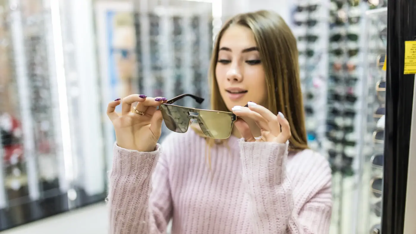 วิธีการเลือกเลนส์แว่นเปลี่ยนสี ต้องดูจากอะไร