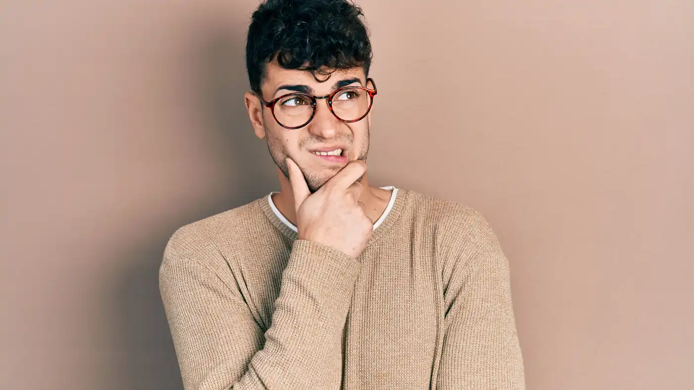 เลนส์เปลี่ยนสี ข้อเสีย-ข้อดีมีอะไรบ้าง