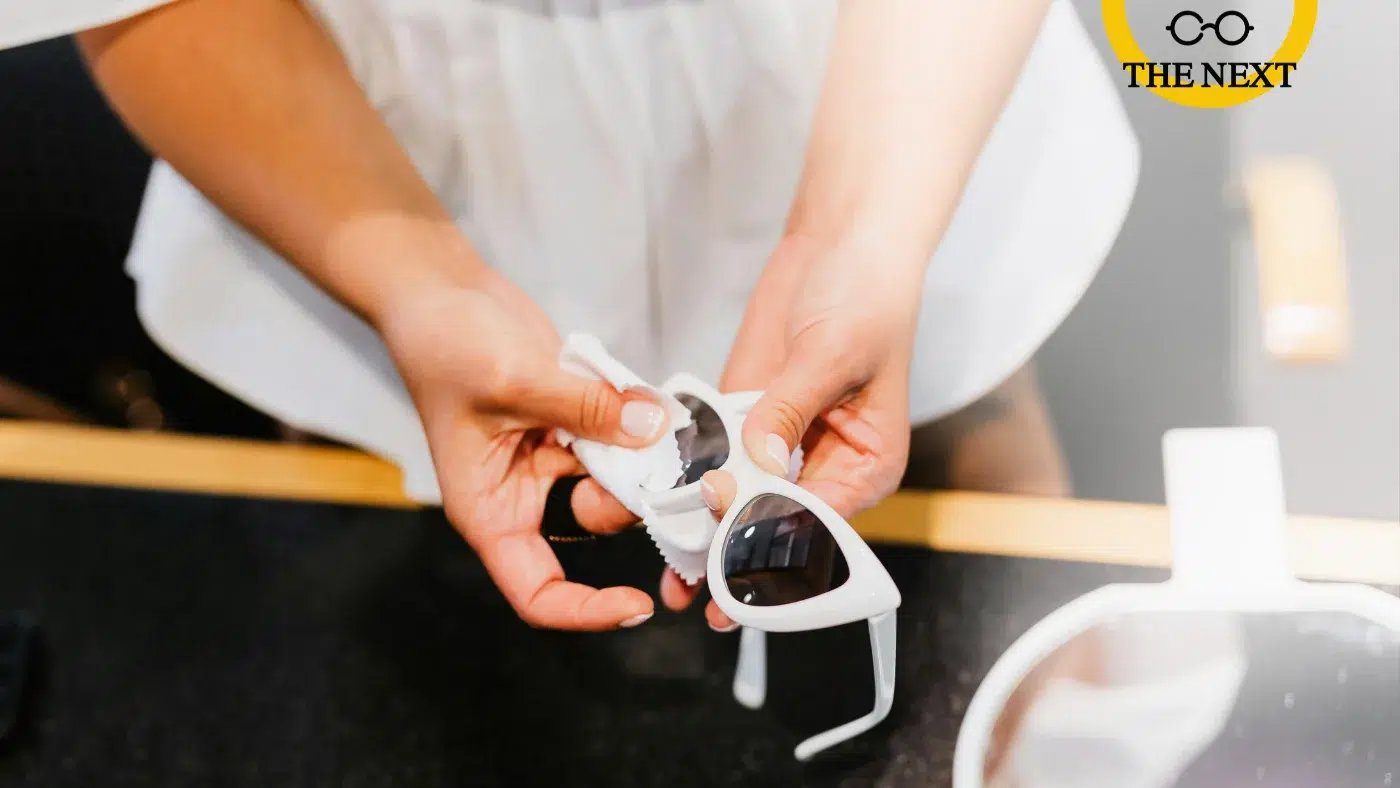 เลนส์แว่นเป็นรอย