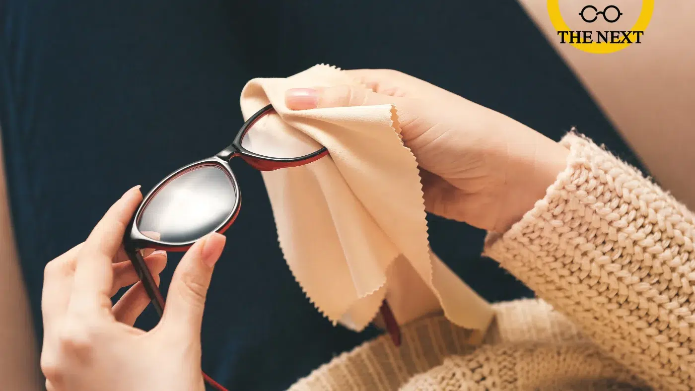 เลนส์แว่นเป็นรอย