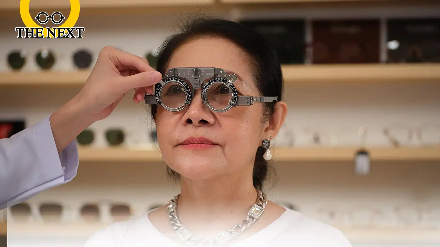 (ภาพหมอวัดสายตาแว่นโปรเกรสซีฟ)